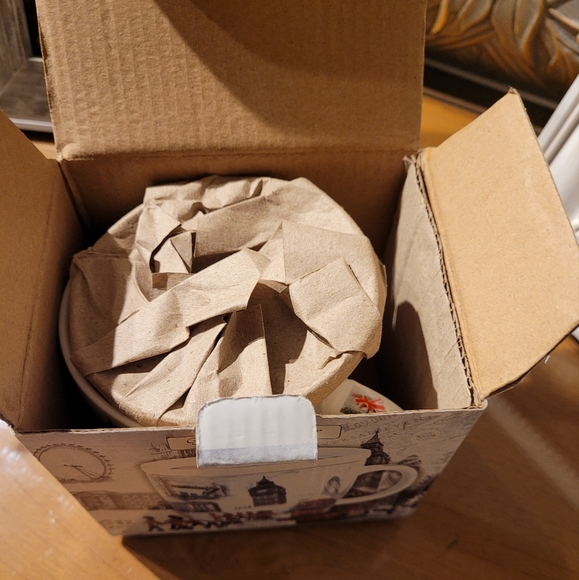 Leonardo collection coffee mug and coaster. - Picture 8 of 16